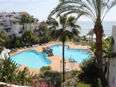 Apartamento con 3 dormitorios se vende en Marbella, Costa del Sol