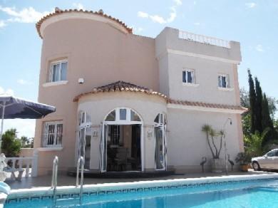 Chalet con 4 dormitorios se vende en La Zenia, Costa Blanca