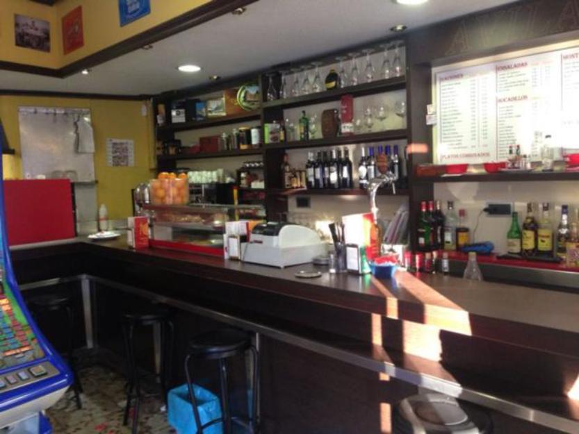 Traspaso Bar 80m² con terraza en zona Barajas