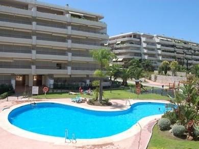 Apartamento con 2 dormitorios se vende en Marbella, Costa del Sol