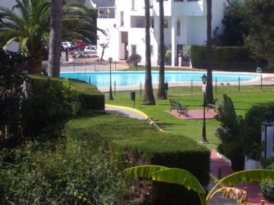 Chalet con 3 dormitorios se vende en Marbella, Costa del Sol