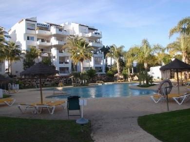 Apartamento con 3 dormitorios se vende en Estepona, Costa del Sol