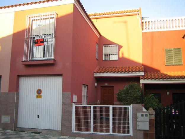 VENDO CASA UNIFAMILIAR EN EL CENTRO DE BORMUJOS. DE 140 METOS CUADRADO ÚTILES.