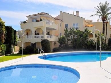 Apartamento con 2 dormitorios se vende en Estepona, Costa del Sol