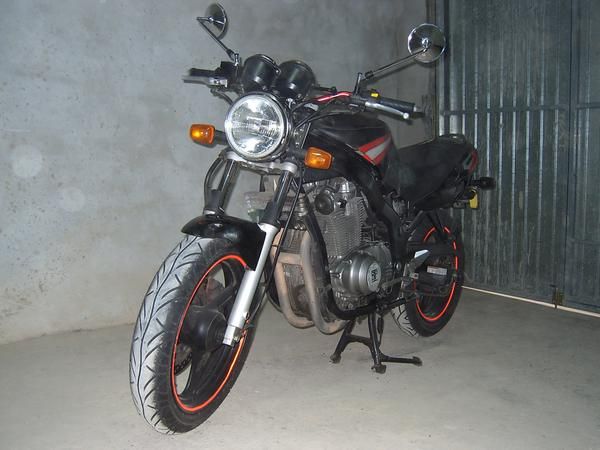 Suzuki GS 500 F