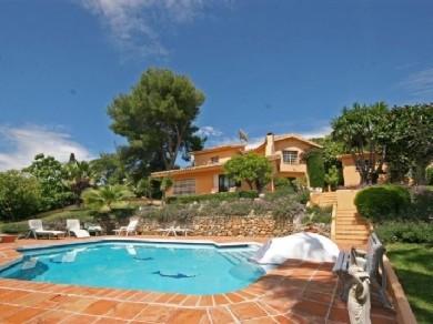 Chalet con 3 dormitorios se vende en Marbella, Costa del Sol