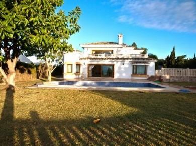 Chalet con 4 dormitorios se vende en Mijas Costa, Costa del Sol