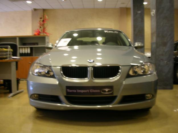 Vendo BMW 320d E90 techo, navi, PDC,...