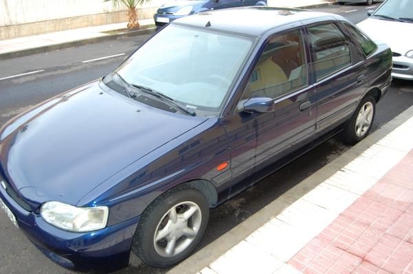 Vendo coche Ford Escort 1600 90cv 16v