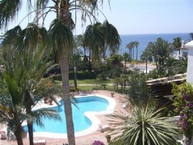 Apartamento con 3 dormitorios se vende en Estepona, Costa del Sol