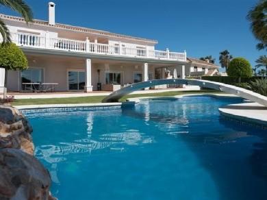 Chalet con 7 dormitorios se vende en Marbella, Costa del Sol