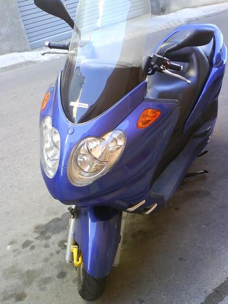 VENDO MAXISCOOTER NUEVA