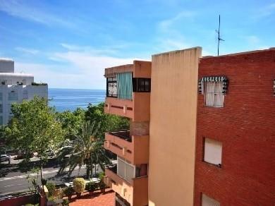 Apartamento con 3 dormitorios se vende en Marbella, Costa del Sol