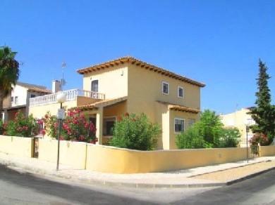 Chalet con 3 dormitorios se vende en Villamartin, Costa Blanca