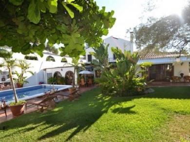 Chalet con 4 dormitorios se vende en Malaga, Costa del Sol