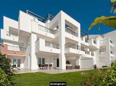 Apartamento con 2 dormitorios se vende en Benahavis, Costa del Sol