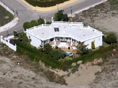 Chalet con 4 dormitorios se vende en Estepona, Costa del Sol