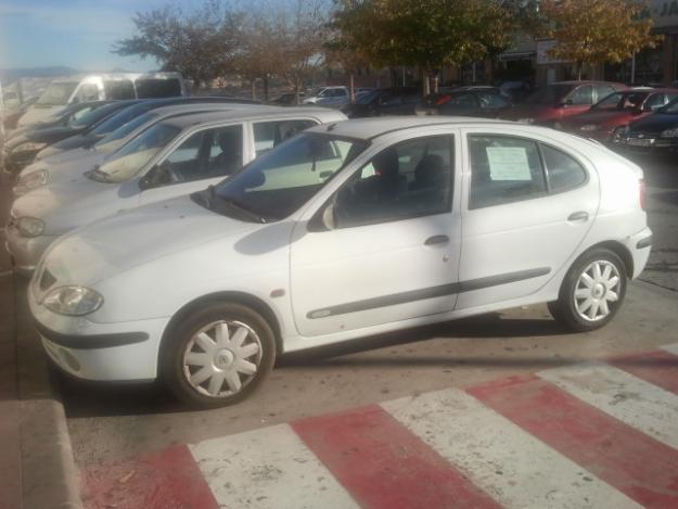 renault megane 1.9 dti muy bueno, muy poco consumo, año 2001