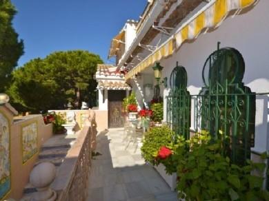 Apartamento con 4 dormitorios se vende en Estepona, Costa del Sol