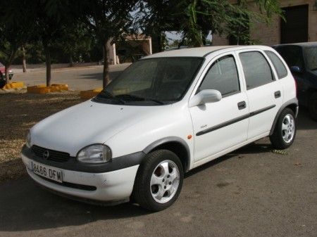 OPEL CORSA 1.7 D. 60 CV 5 PUERTAS EDICION 2.000. - Murcia