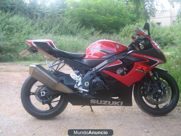 Vendo Suzuki GSXR-1000 ( Rojo- Negra )