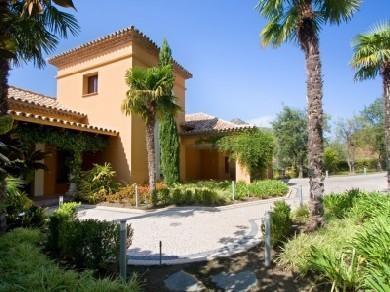 Chalet con 4 dormitorios se vende en Marbella, Costa del Sol