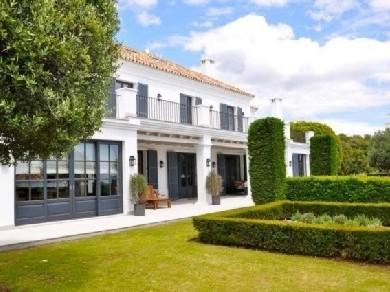 Chalet con 6 dormitorios se vende en Marbella, Costa del Sol