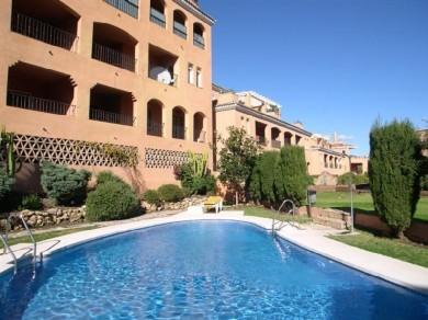 Apartamento con 2 dormitorios se vende en Marbella, Costa del Sol