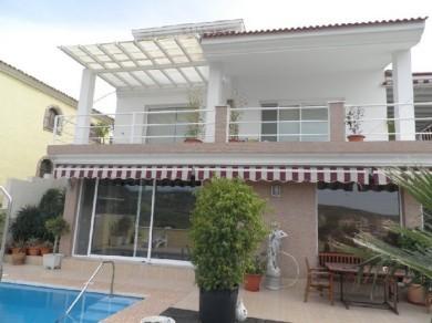 Chalet con 3 dormitorios se vende en Estepona, Costa del Sol