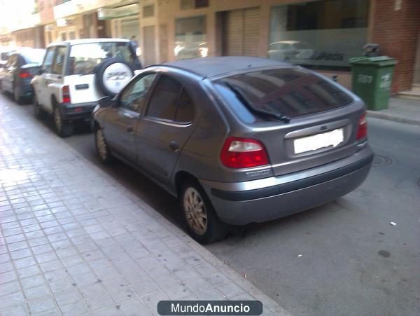 se vende reanult megane 1.4 del 2000