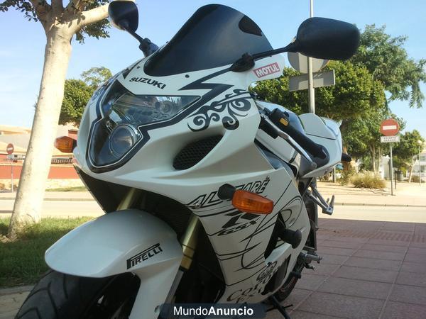 Se vende Suzuki GSXR  600  RR