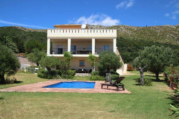 Casa-Chalet con pisicina, jardines, terrazas y parcela. Tarifa