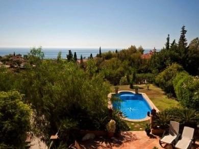 Chalet con 4 dormitorios se vende en Estepona, Costa del Sol