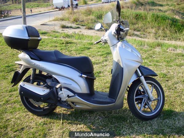 VENDO HONDA SCOOPY 300I TOP-BOX ABS