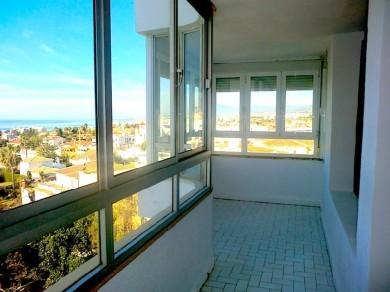 Apartamento con 2 dormitorios se vende en Marbella, Costa del Sol