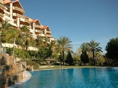 Apartamento con 2 dormitorios se vende en Marbella, Costa del Sol