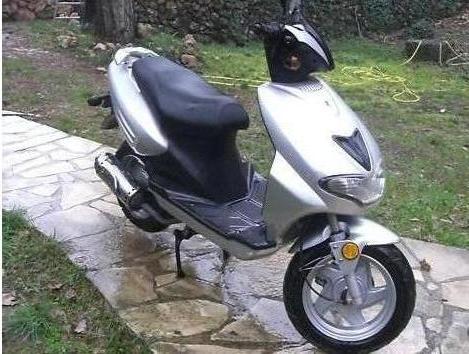 125 cm3 SCOOTER 4-STROKE 1300 KMS