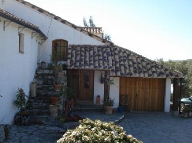 Chalet con 3 dormitorios se vende en Casarabonela