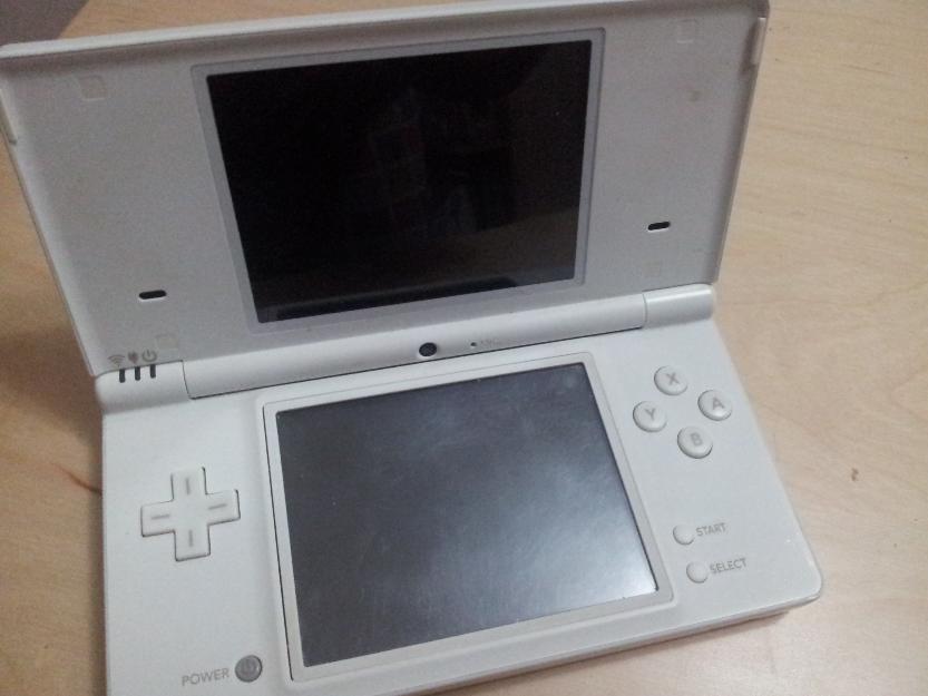 Nintendo DSi + 6 juegos