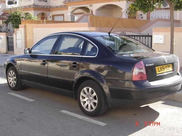 vendo VW Passat 1.9TDi SE, color negro, 2001 ano