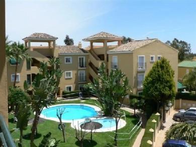 Apartamento con 2 dormitorios se vende en Marbella, Costa del Sol