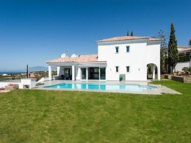 Chalet con 4 dormitorios se vende en Marbella, Costa del Sol