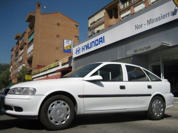 Venta de coche Opel VECTRA 2.0 DTI 16v 100cv '98 en Madrid