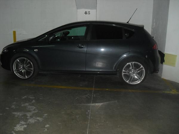 SEAT LEON  gris oscuro