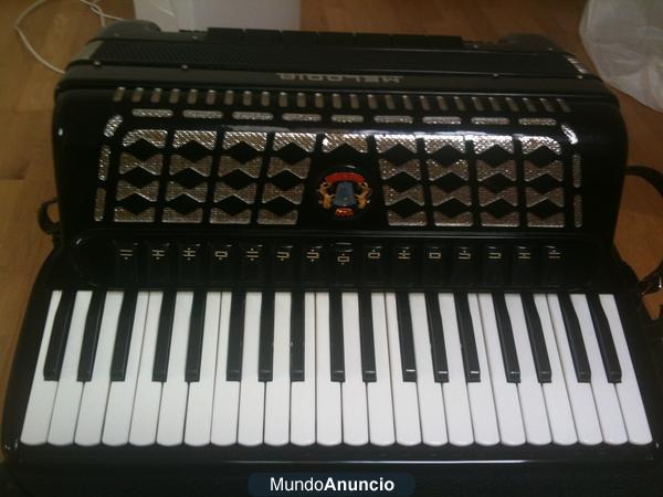 Vendo Acordeon italiana MELODIA 120 bajos 4 voces