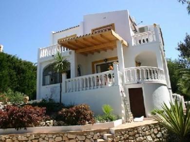 Chalet con 3 dormitorios se vende en Marbella, Costa del Sol