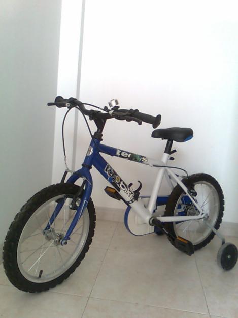 vendo bicicleta de 14 pulgadas azul y blanca