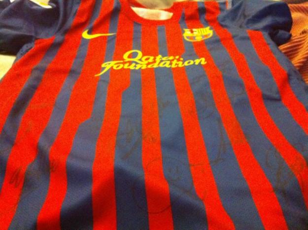 Camiseta propia de Eric Abidal del FCB firmado por los jugadores - Barcelona