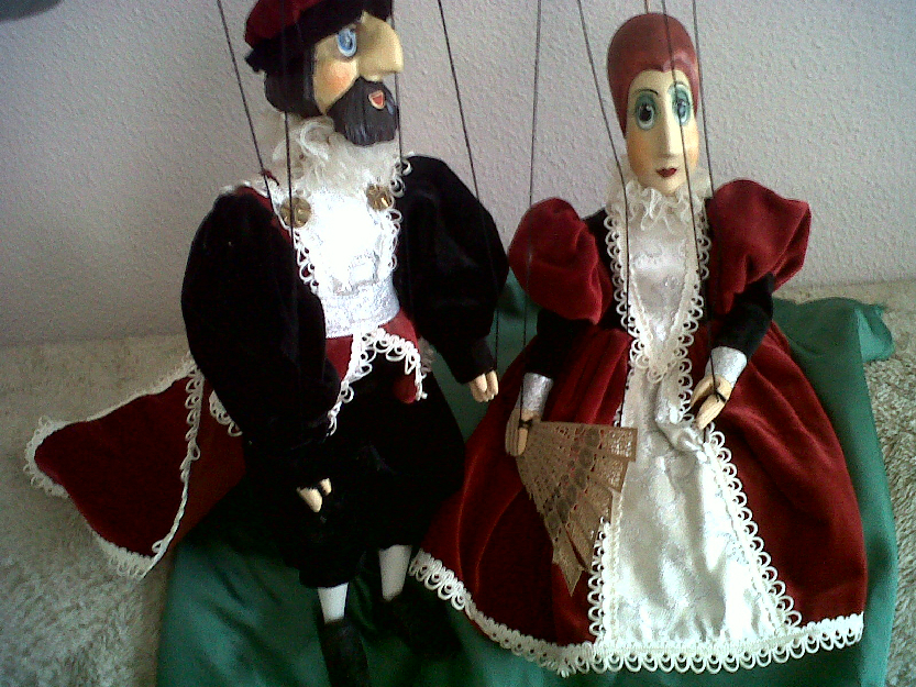 Vendo pareja de marionetas de madera de praga