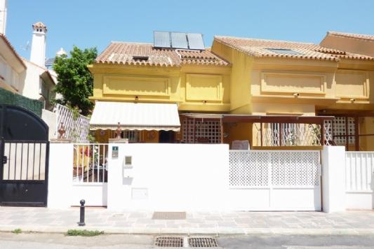 4 Dormitorio Casa En Venta en Fuengirola, Málaga